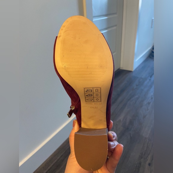 Nine West Maroon lace up Bootie size 6.5 - Picture 3 of 6